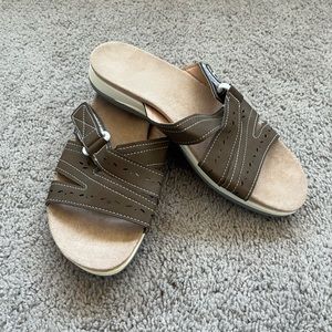 Women’s slip-on sandals